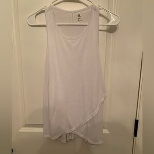 GAPFit women’s athletic tank top